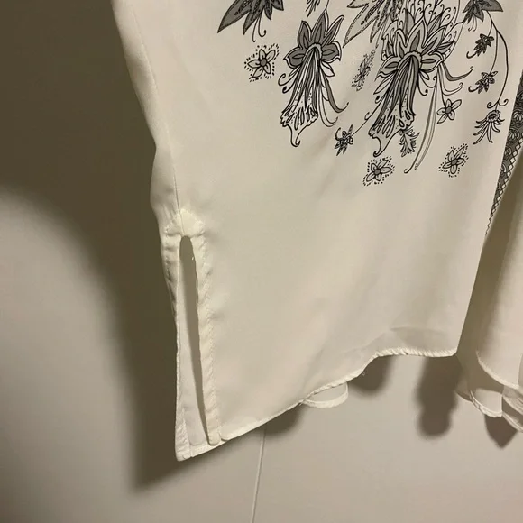 ROSE + OLIVE Women’s Off White/Black Floral Top SZ 1X - Picture 4 of 7